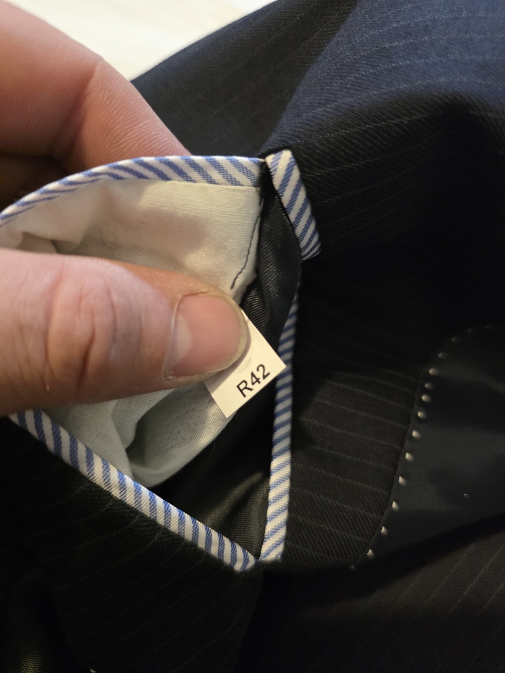 Tommy Hilfiger Men's Navy Blue Pinstripe Suit 42R Pants Are 36/34 - Picture 4 of 9